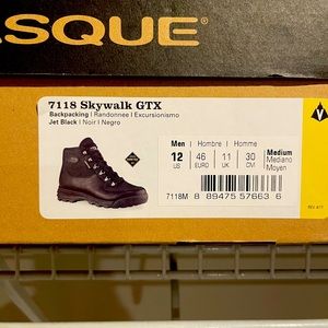 Vasque boots black on black